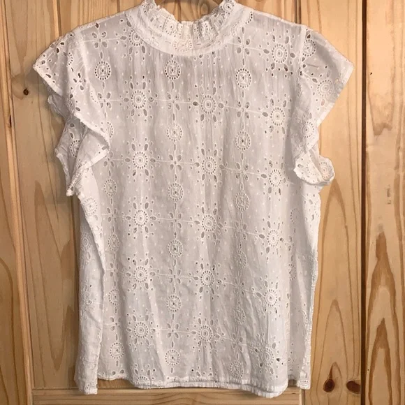THML White Eyelet Ruffle Top Size Large - Picture 1 of 4